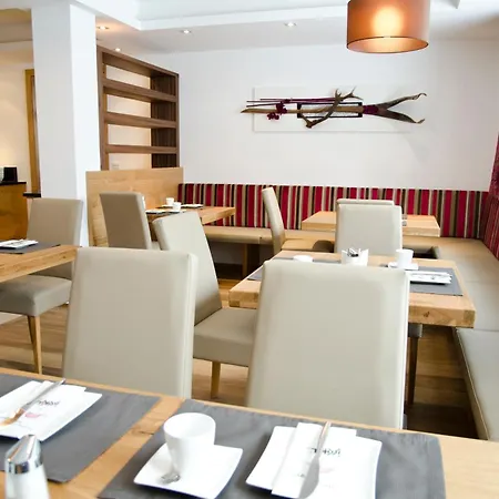 Hotel Garni Alpenland 4*