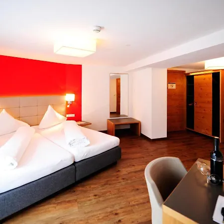 Garni Alpenland Szálloda 4*