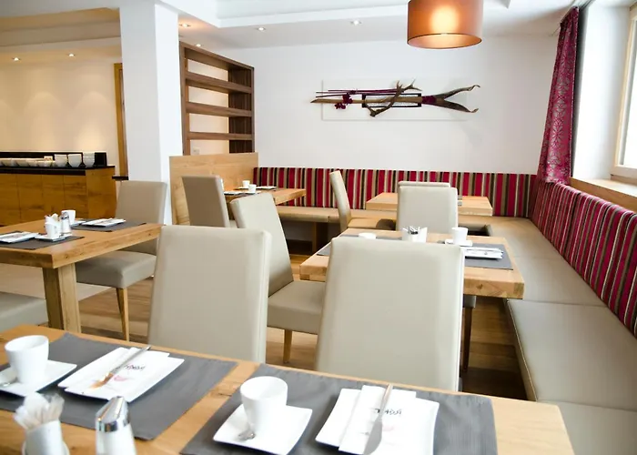 Otel Garni Alpenland 4*