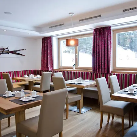 Garni Alpenland 4*